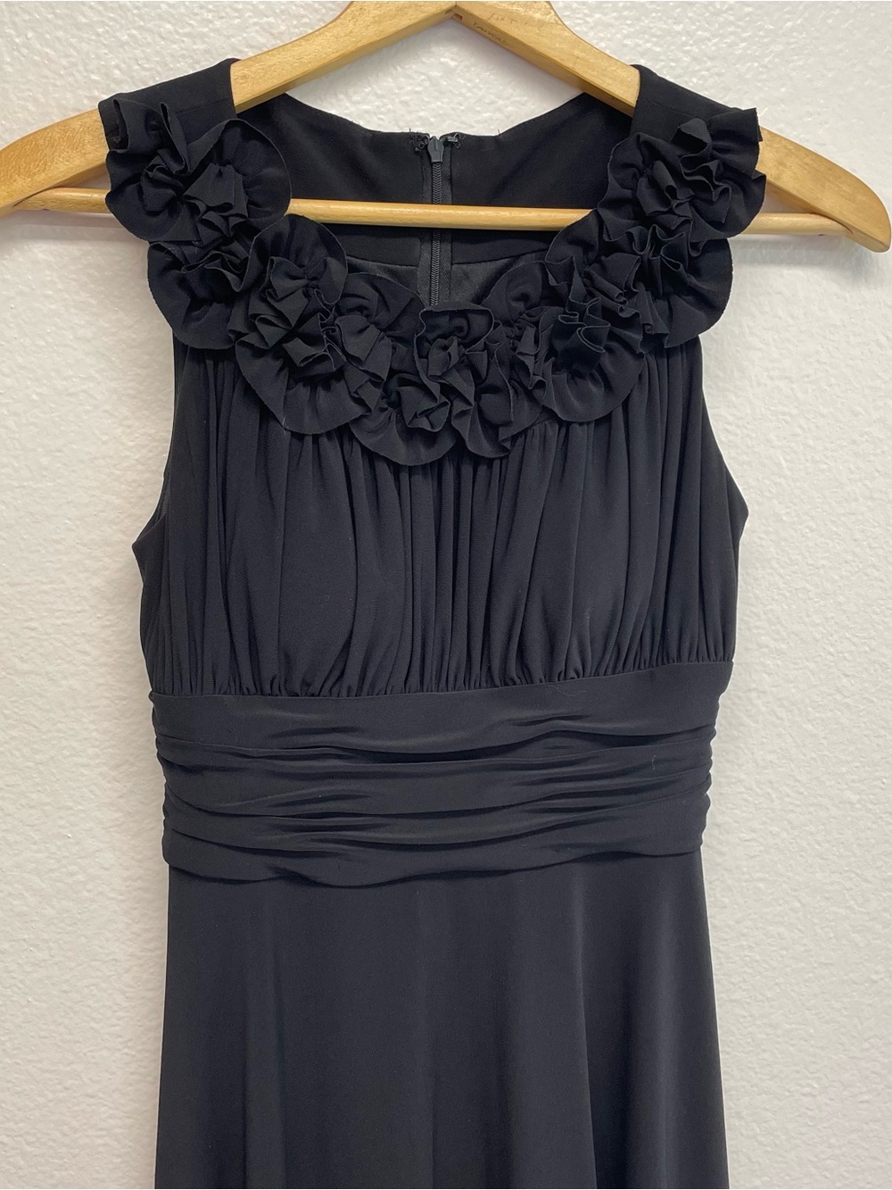 Jessica Howard Evenings Women’s Size 4 Black Midi Dress Sleeveless Cocktail Rose